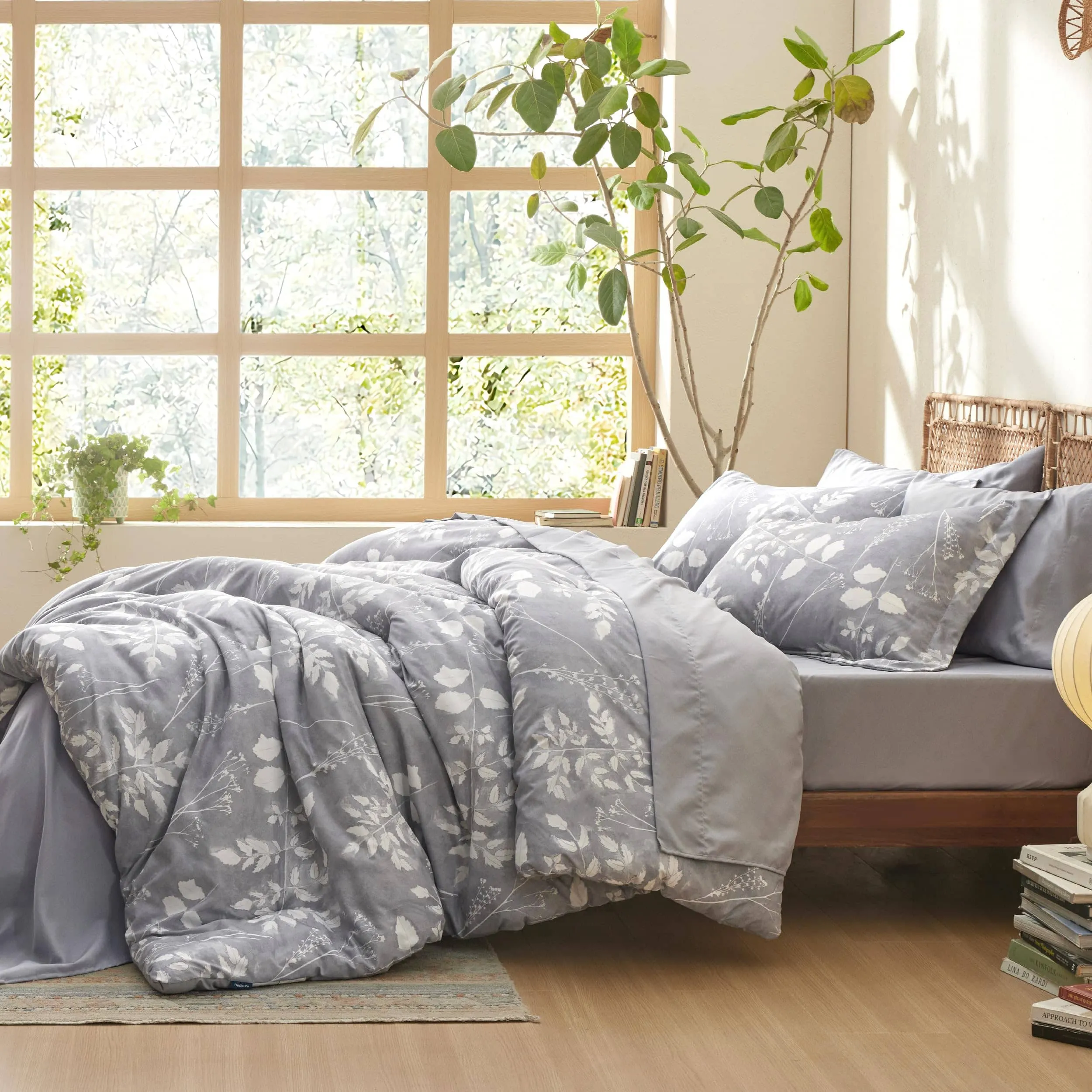 Bedsure Elegant Floral Comforter Sets