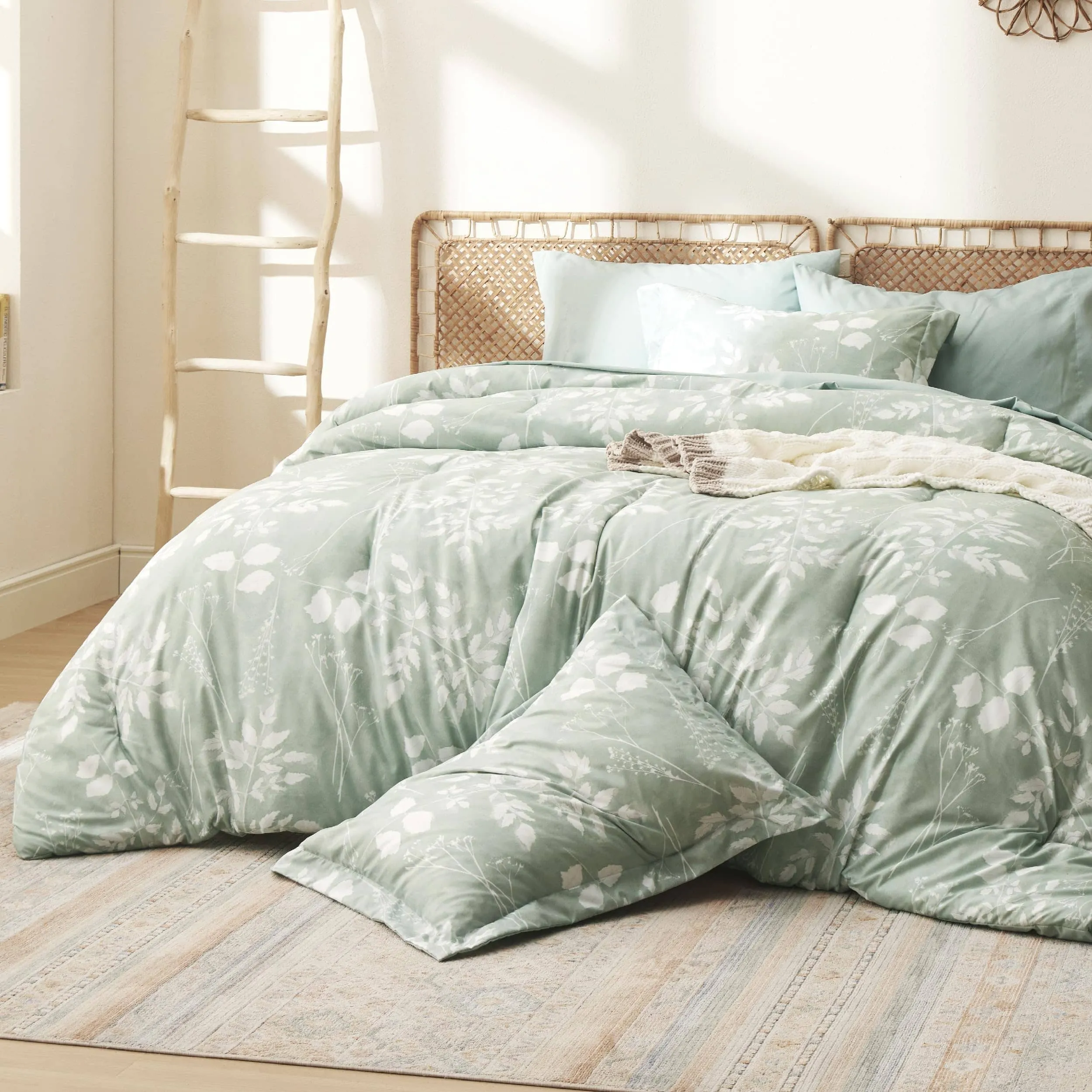 Bedsure Elegant Floral Comforter Sets