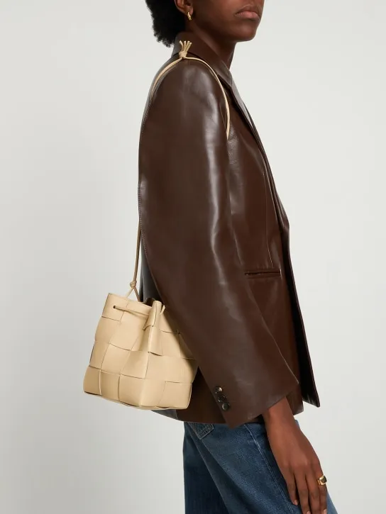 Bottega Veneta   Small Cassette leather bucket bag 