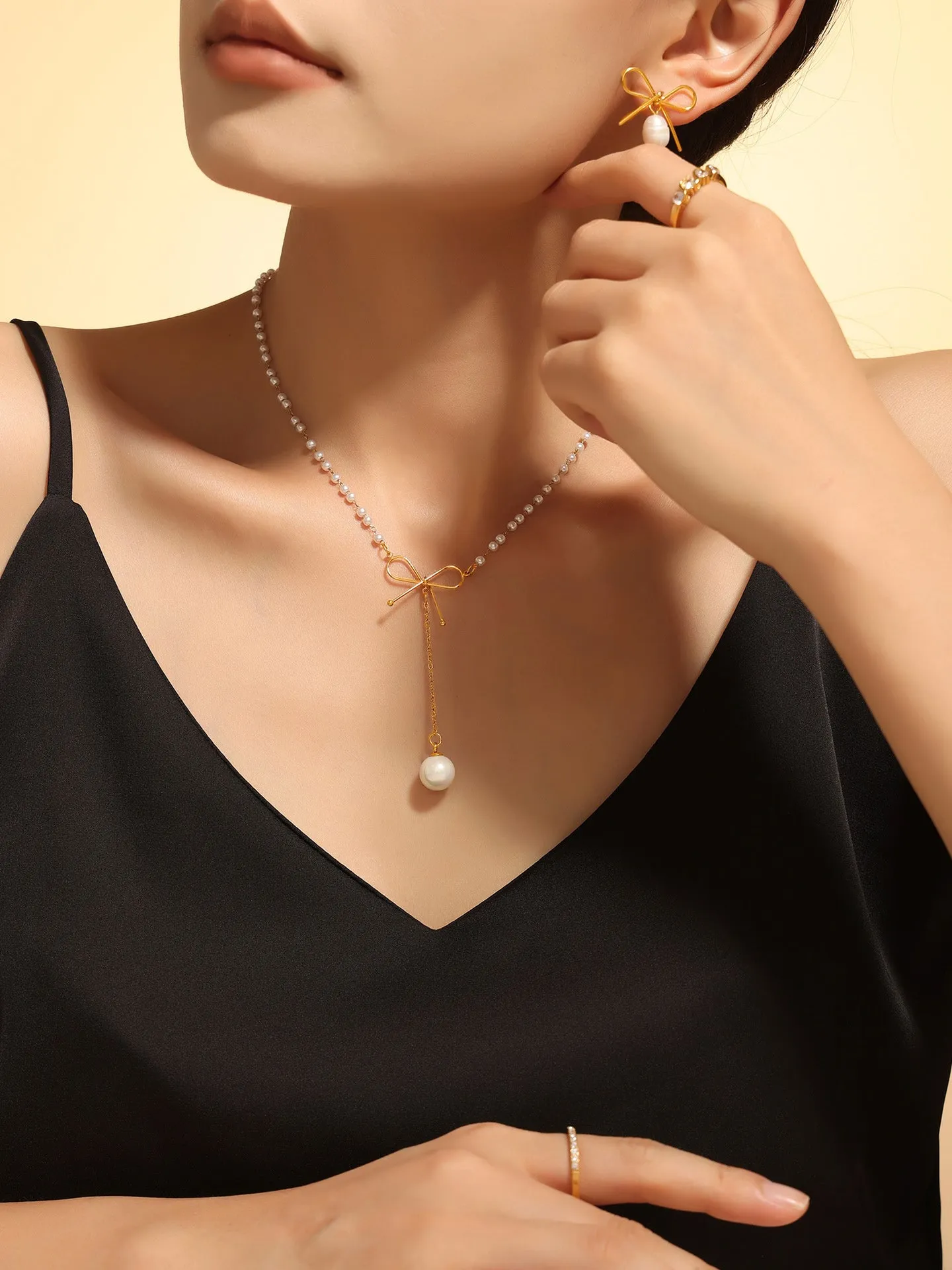 Graceful Bow Necklace with Faux Pearl Accent