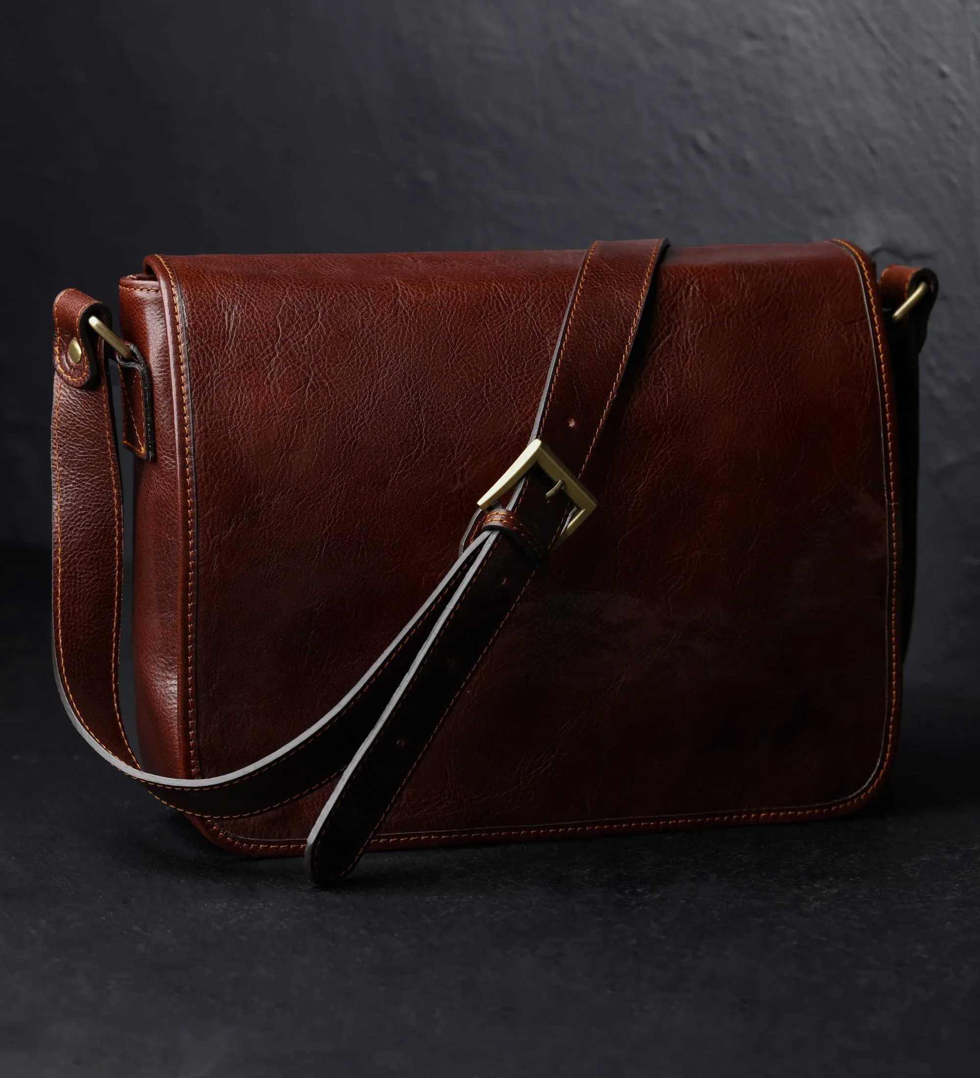 Leather Messenger Bag – The Stranger