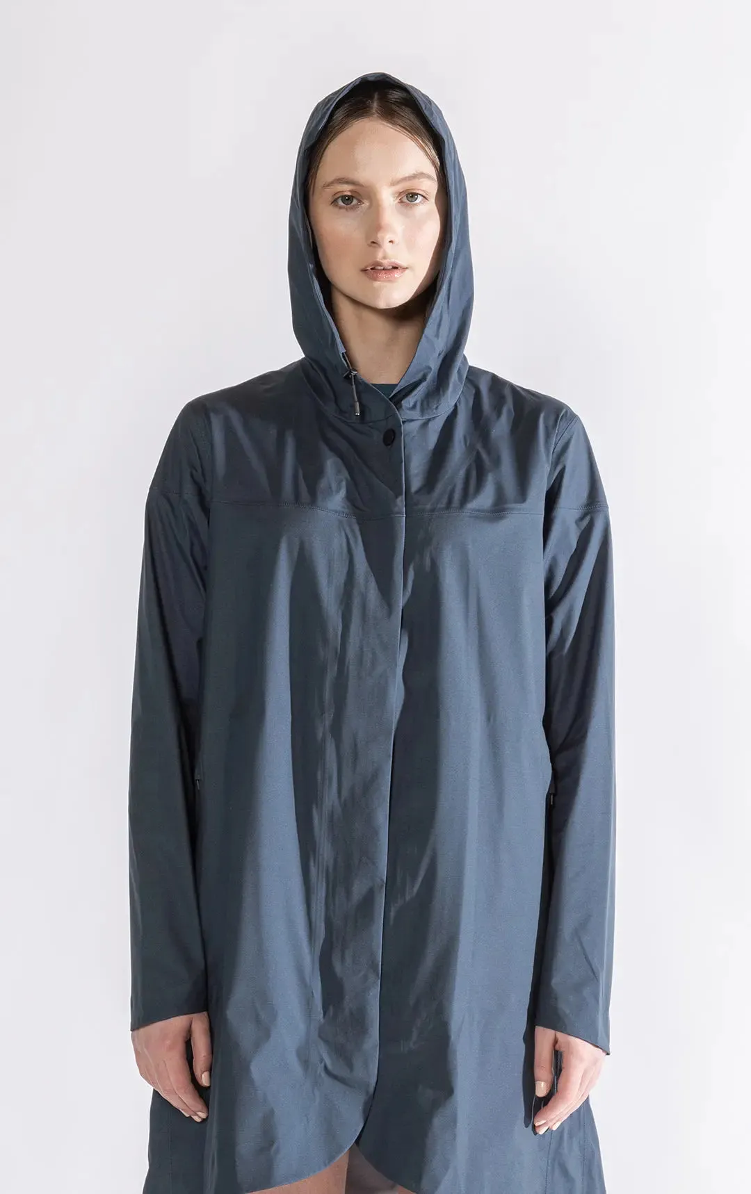 LIGHTWEIGHT SWING RAINSHELL - CLEARANCE