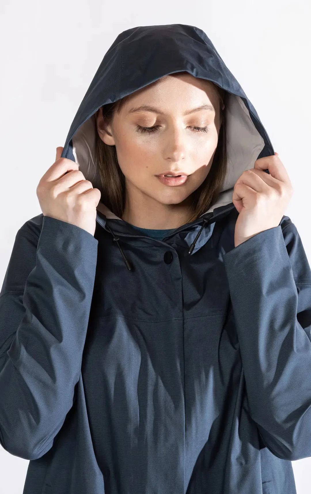 LIGHTWEIGHT SWING RAINSHELL - CLEARANCE