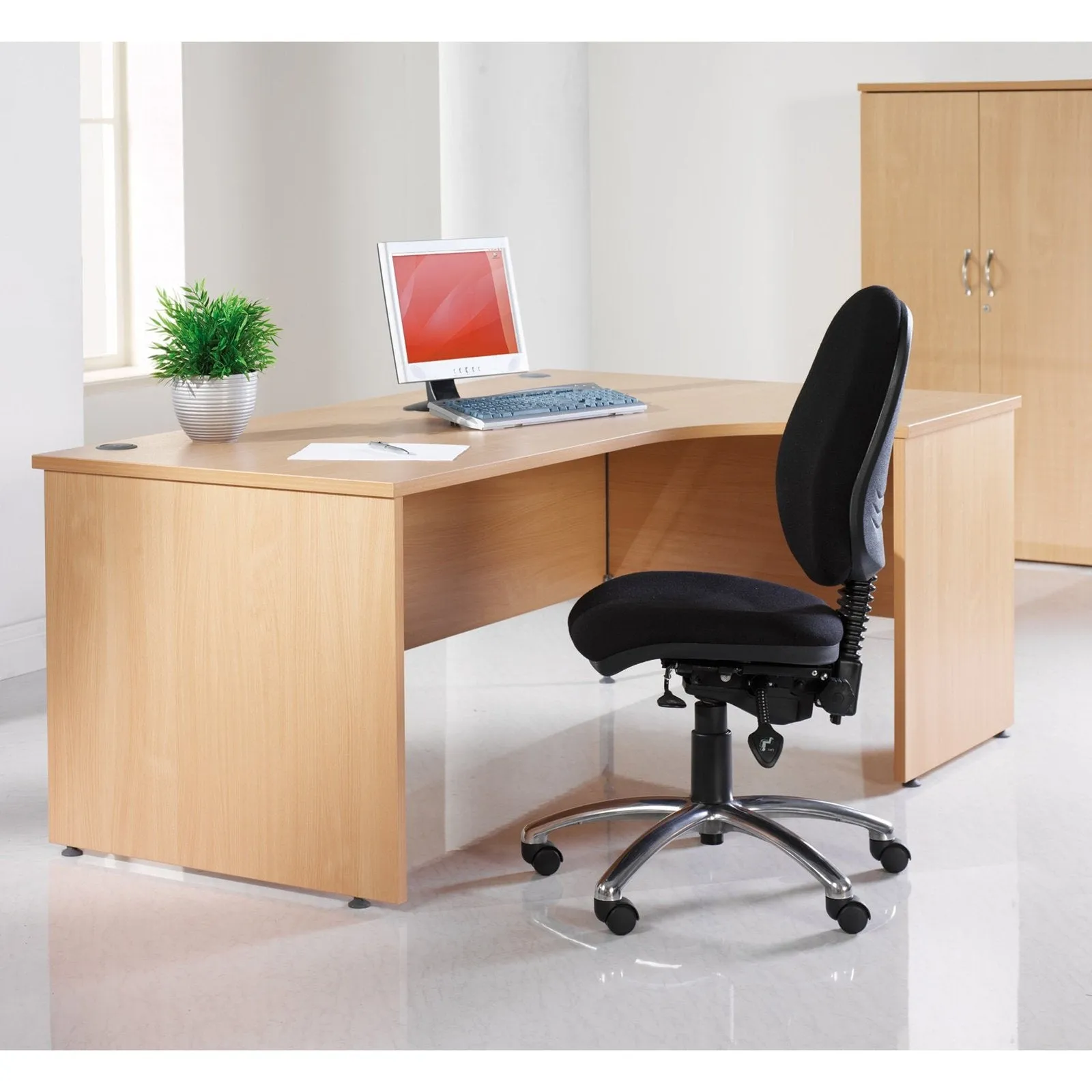 Maestro 25 panel leg right hand ergonomic desk