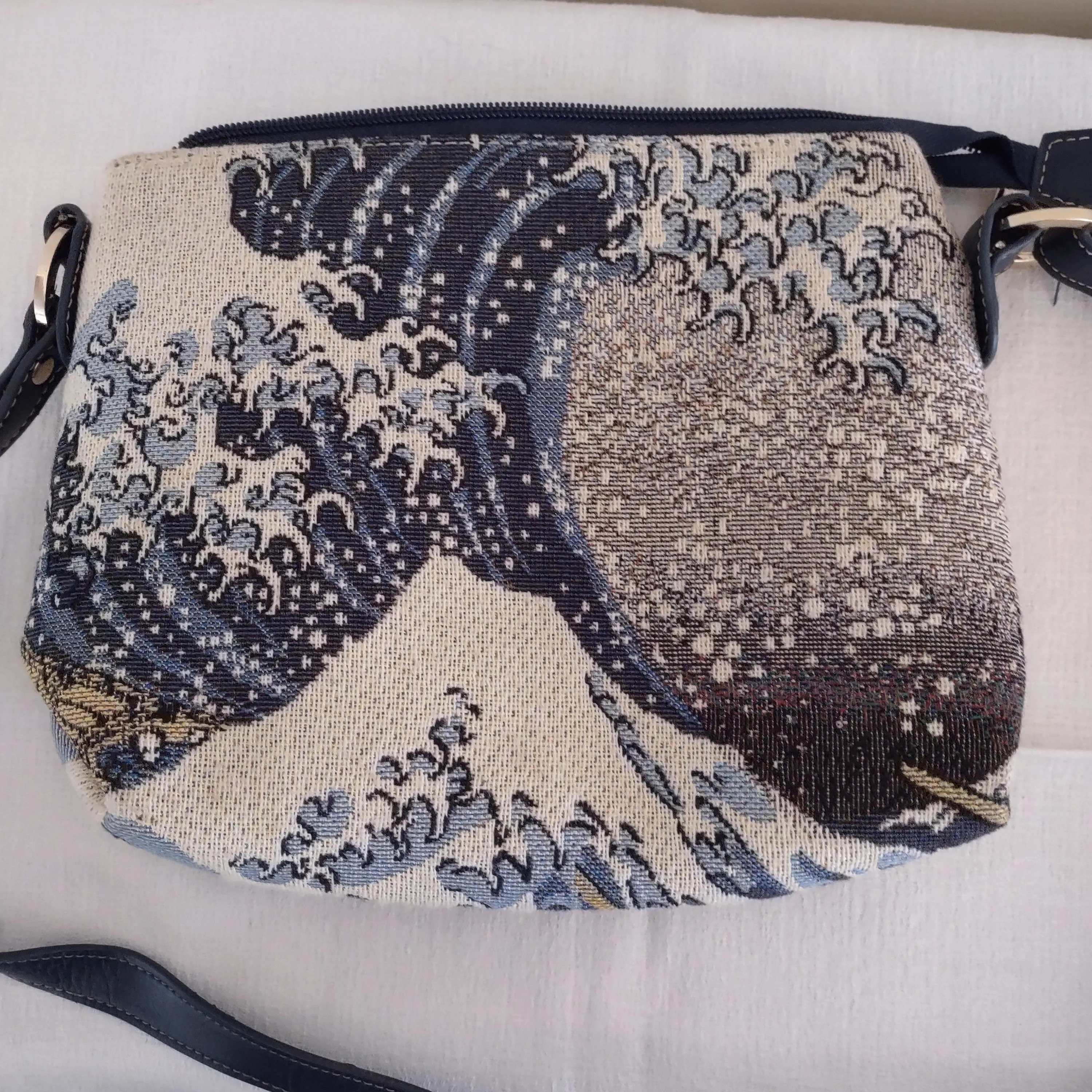 Signare Tapestry Crossbody Bag Hokusai, The Great Wave off Kanagawa